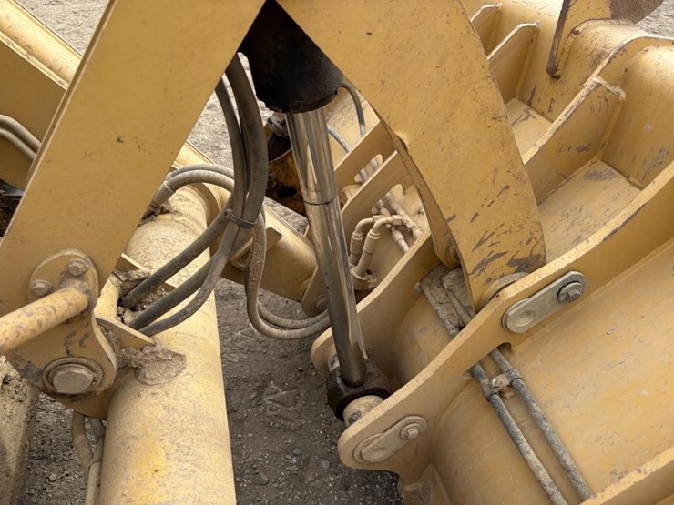 2013-caterpillar-420f-image-14