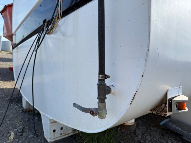 #5024-•-agm-agmc9l-~2000gal-water-tank-truck-bed-inv#:-5024-image-39
