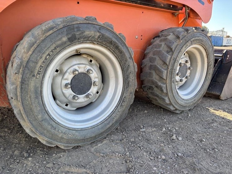2019-gehl-r105-image-17