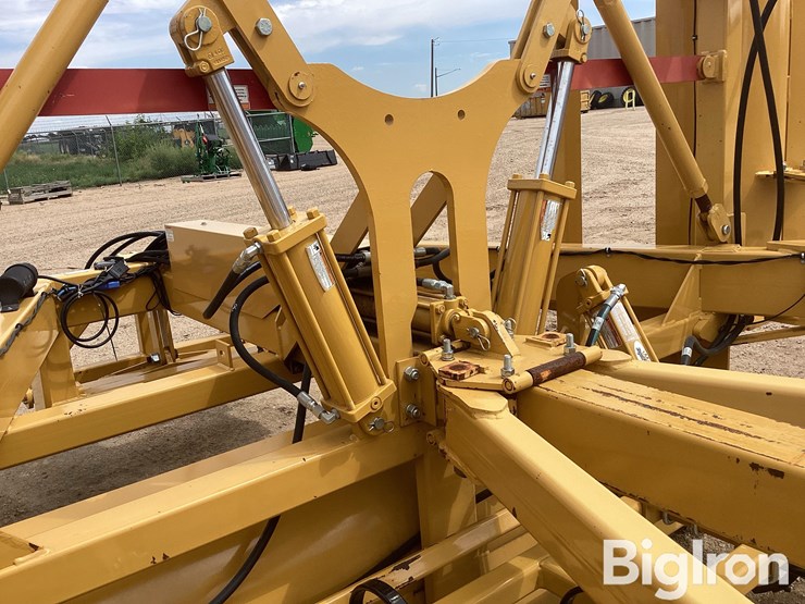 2022-schmeiser-svt24r-24'-varitrak-folding-3-pt-land-leveler-image-19