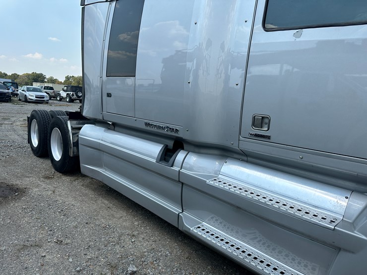 2018-western-star-5700-image-42