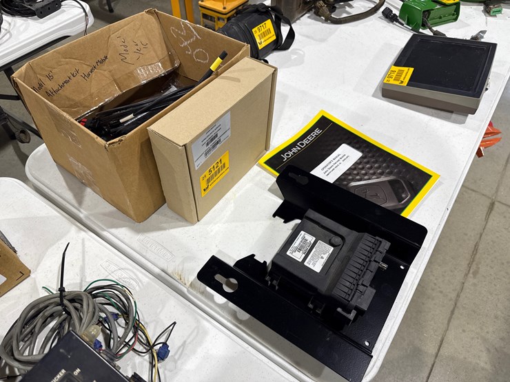 #3215-•-john-deere-harvest-mobile-wireless-data-server-inv#-5121-image-2