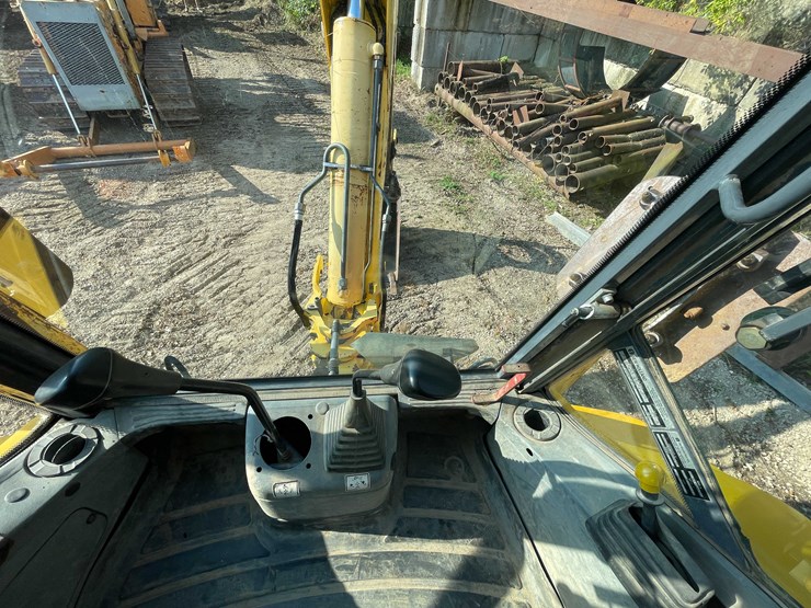 #13311-•-2001-new-holland-lb110e-backhoe-loader-image-21