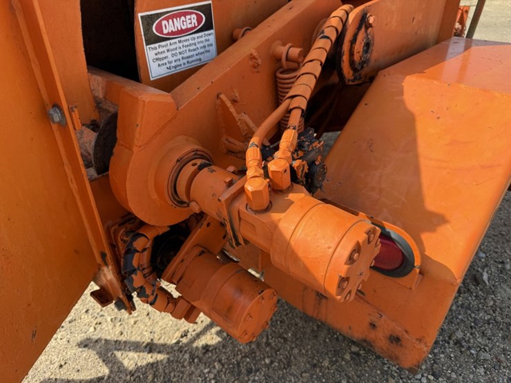 #1233-•-towable-wood-chipper-image-18