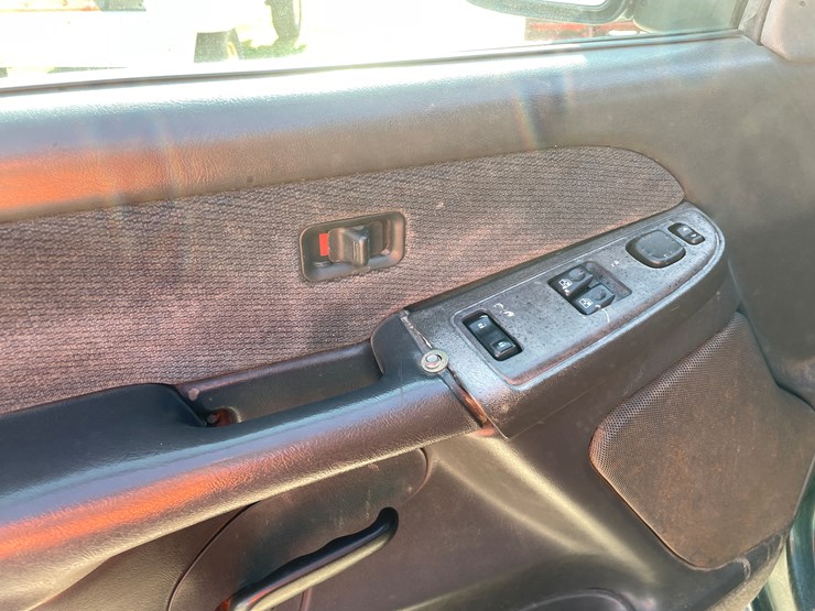 2003-gmc-2500-image-34