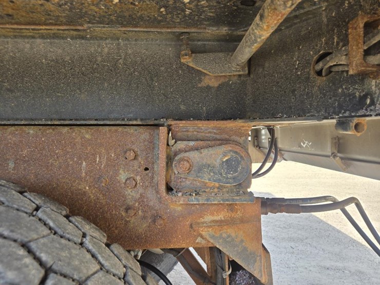 #1243-•-2002-international-6x4-dump-truck-image-21