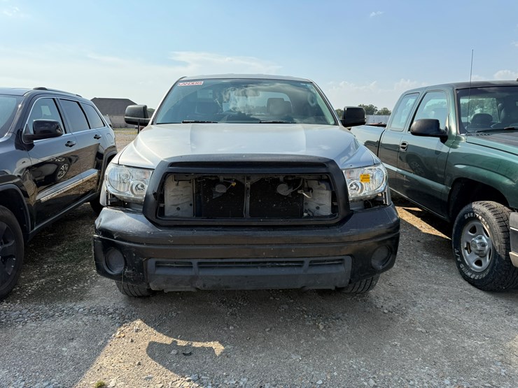 2011-toyota-tundra-image-2