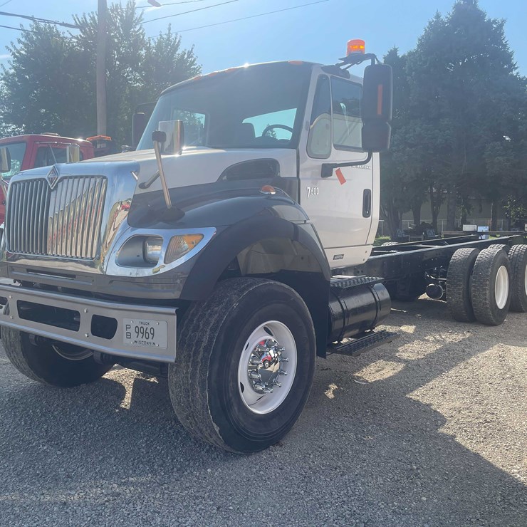 2004 INTERNATIONAL 7600