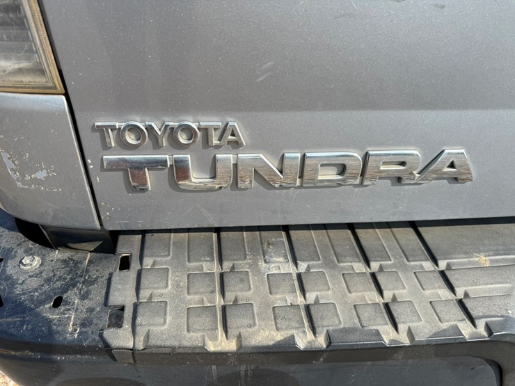 2011-toyota-tundra-image-11