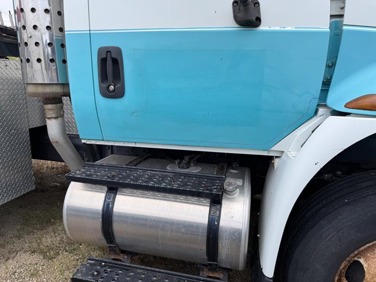 2004-international-durastar-4400-image-15