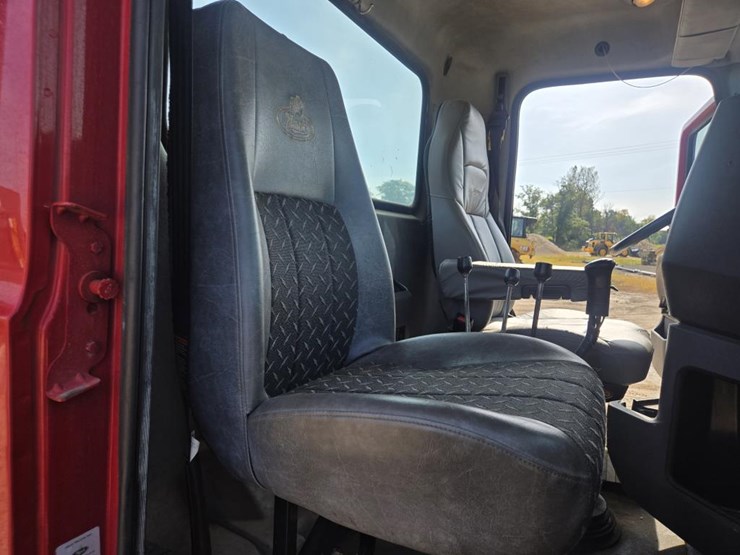 #1244-•-mack-gu813-day-cab-truck-tractor-image-34