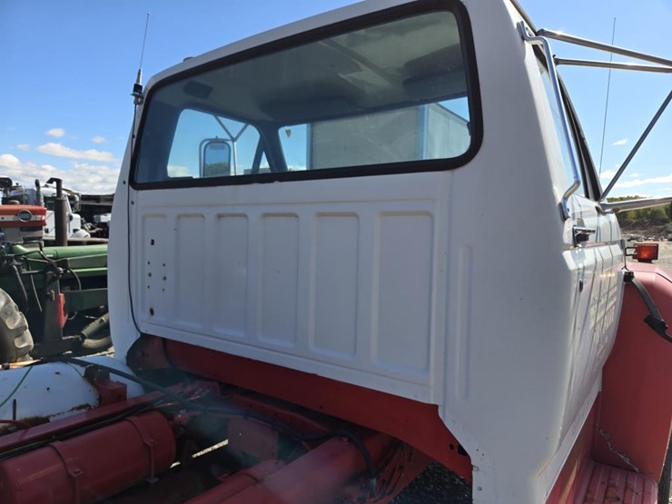 1994-ford-f700-image-21