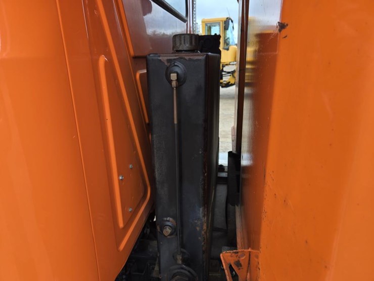 2015-mack-granite-gu813-image-28