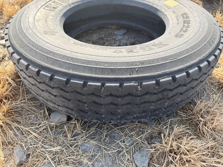 #9733-•-12r22.5-tire-inv#:-9733-image-7
