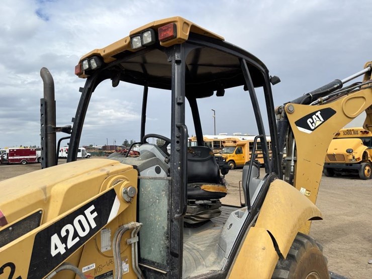 2013-caterpillar-420f-image-33