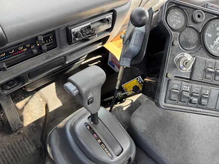 2003-gmc-w4500-image-52