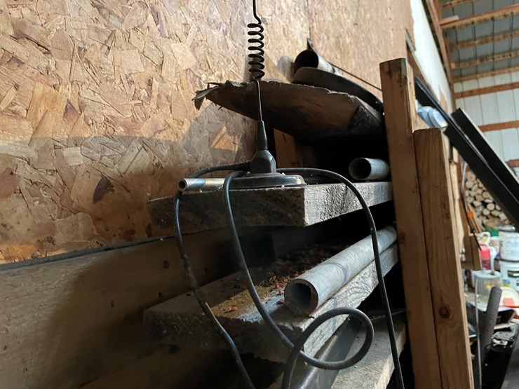 #7194-•-contents-of-shelf-hanging-on-wall-image-10