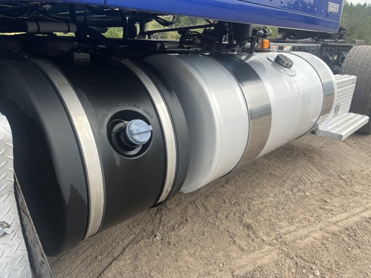 2020-kenworth-t680-image-13