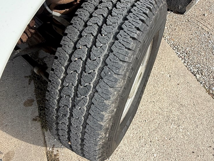 2010-ford-f250-xl-image-3
