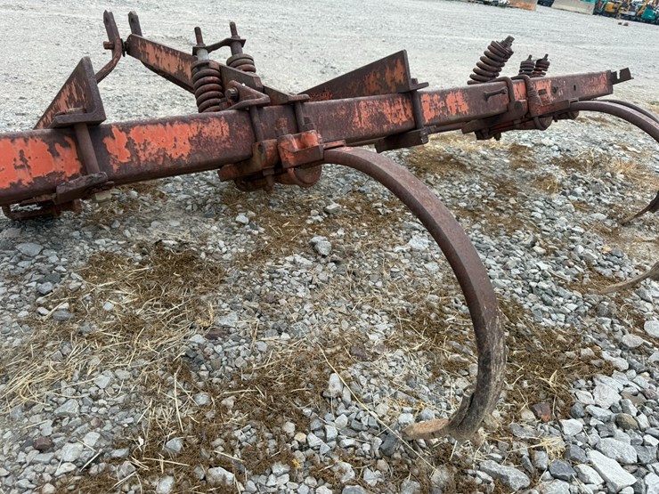#23943-•-jeoffroy-mfg-14’-chisel-plow-image-9