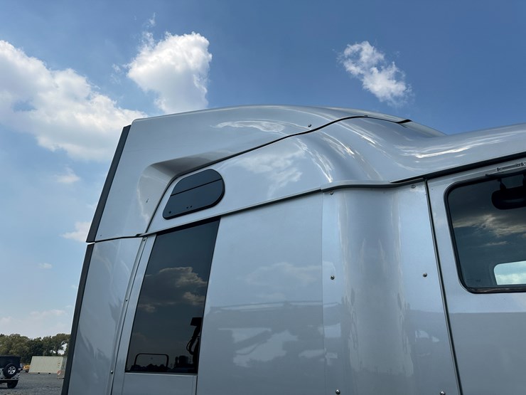 2018-western-star-5700-image-43