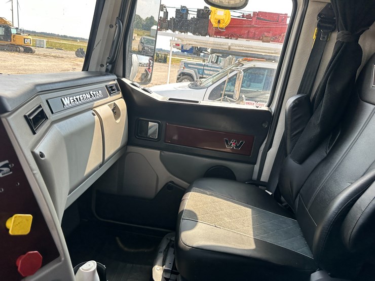 2018-western-star-5700-image-71