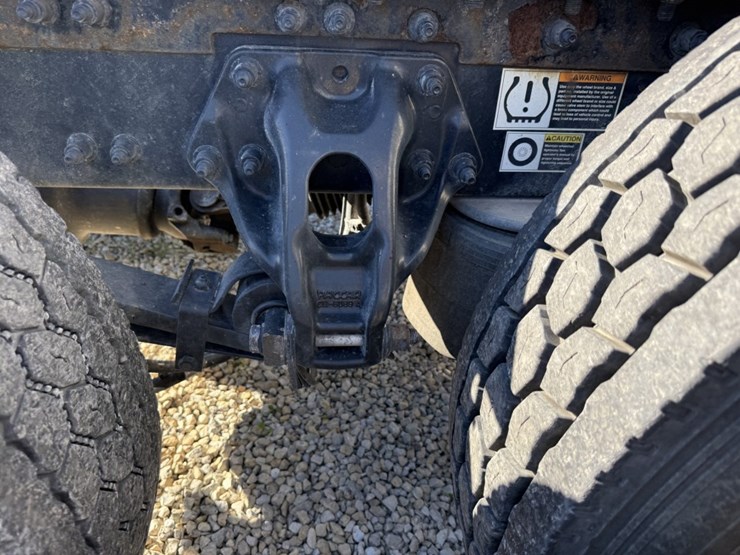 2022-peterbilt-579-image-60