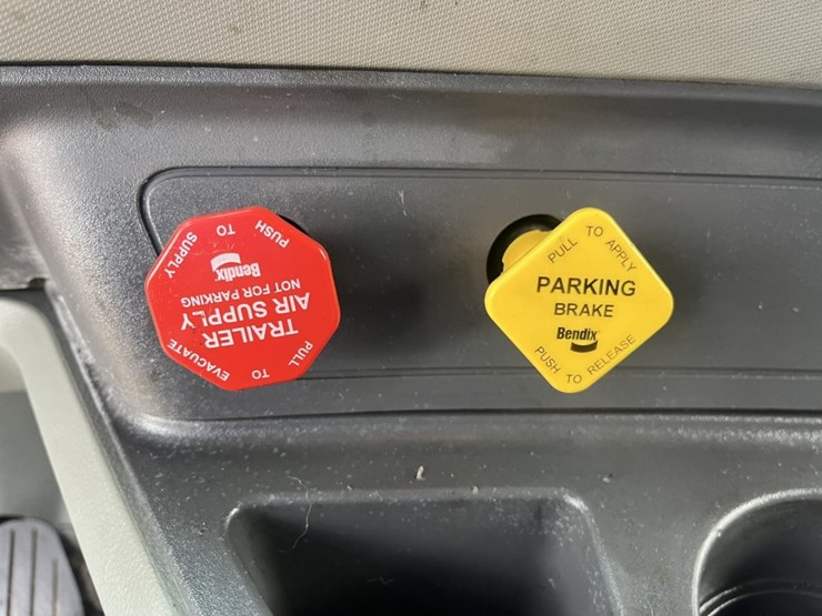 2020-kenworth-t680-image-123
