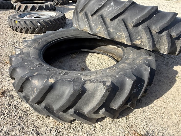 #9665-•-lot-of-(2)-520/85r46-tractor-tires-inv#:-9665-image-6