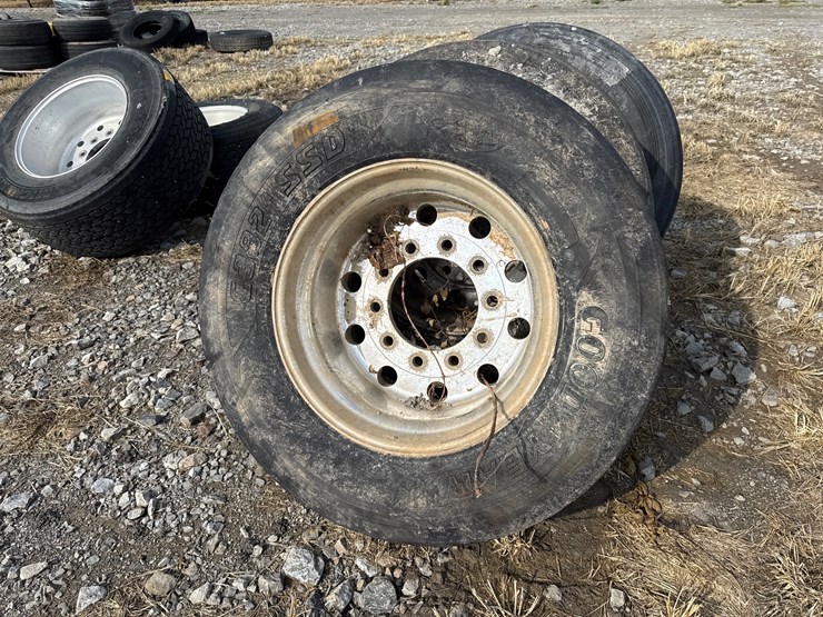 #5270-•-lot-of-(4)-445/50r22.5-tires-w/-rims-image-8