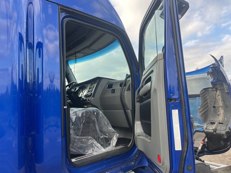 2020-kenworth-t680-image-113