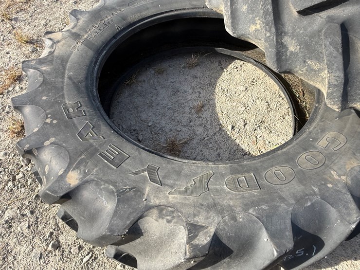 #9665-•-lot-of-(2)-520/85r46-tractor-tires-inv#:-9665-image-7