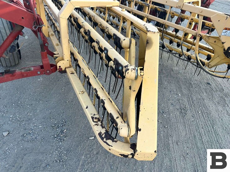 new-holland-216-image-26
