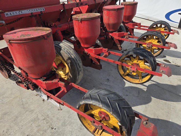 massey-ferguson-468-image-18