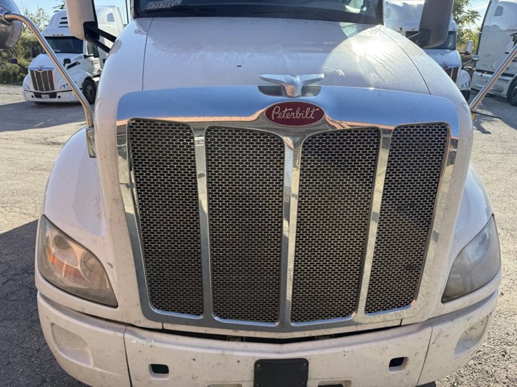 2020-peterbilt-579-image-10