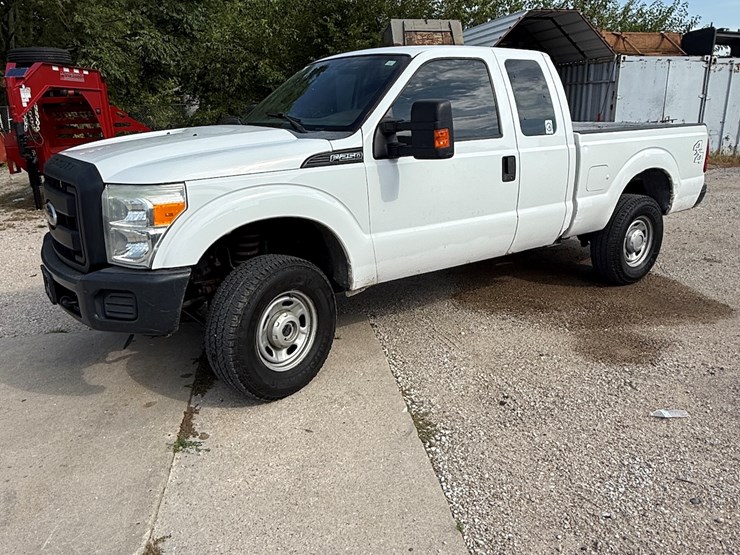 2010-ford-f250-xl-image-1