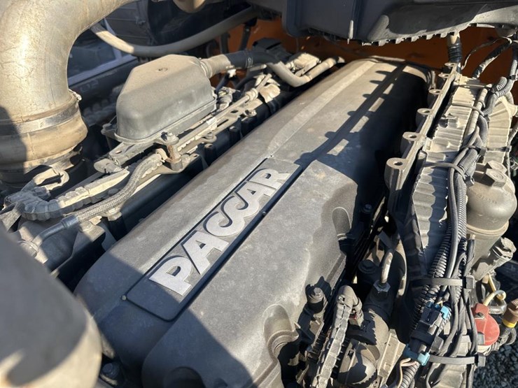 2023-kenworth-w990-image-45