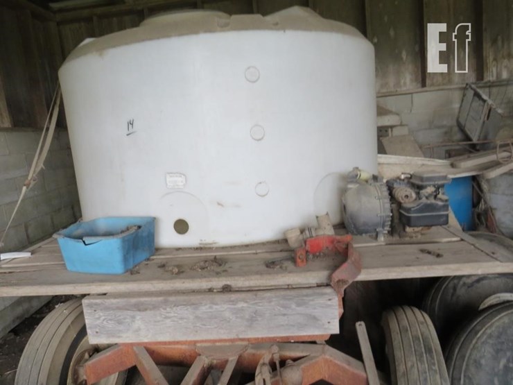 1500-gallon-poly-tank-on-rack-and-gear-image-2