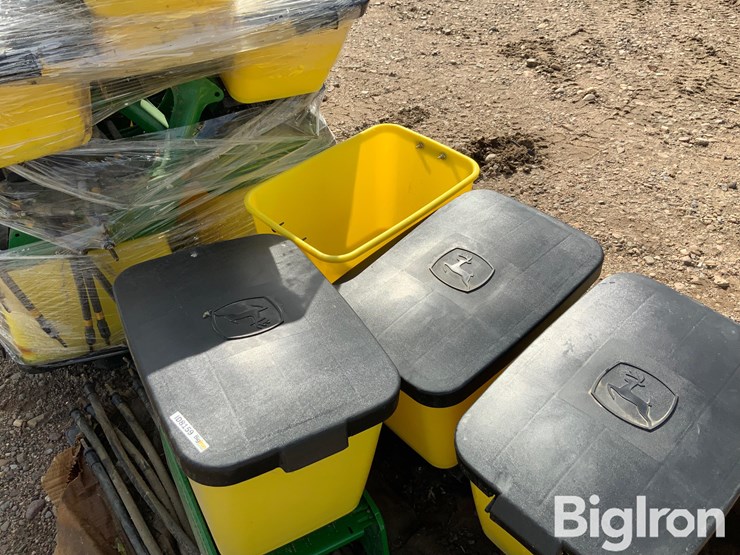 john-deere-planter-boxes-image-11