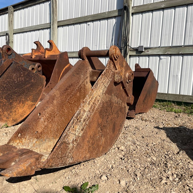 #13395 • New Holland Bucket