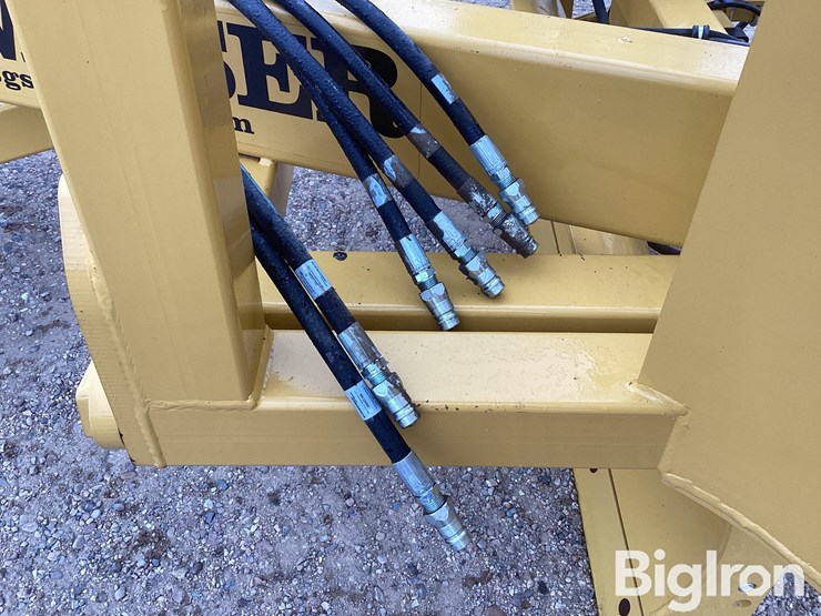 2022-schmeiser-svt24r-24'-varitrak-folding-3-pt-land-leveler-image-12