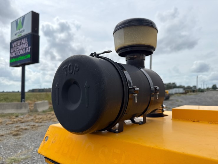 2015-john-deere-4045t-image-13