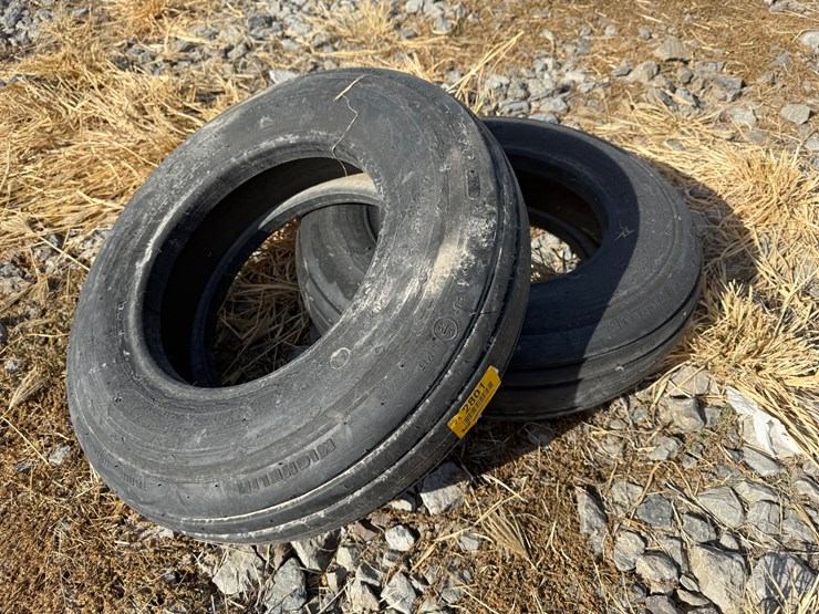 #2801-•-lot-of-(2)-28x7.7-tires--inv#2801-inv#-2801-image-1