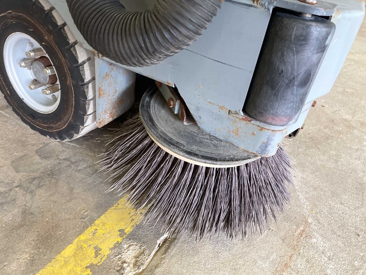 #13380-•-advanced-6250-floor-sweeper-image-37