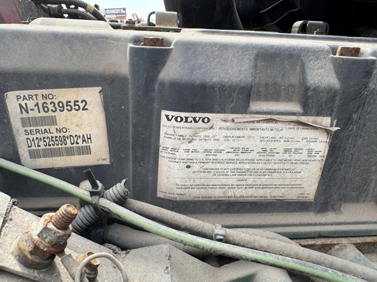 #1097-•-2006-volvo-ve-d12-sleeper-semi-tractor-image-66