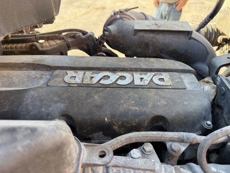 2020-peterbilt-579-image-18