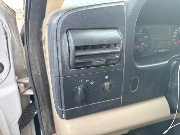 2005-ford-f350-image-54