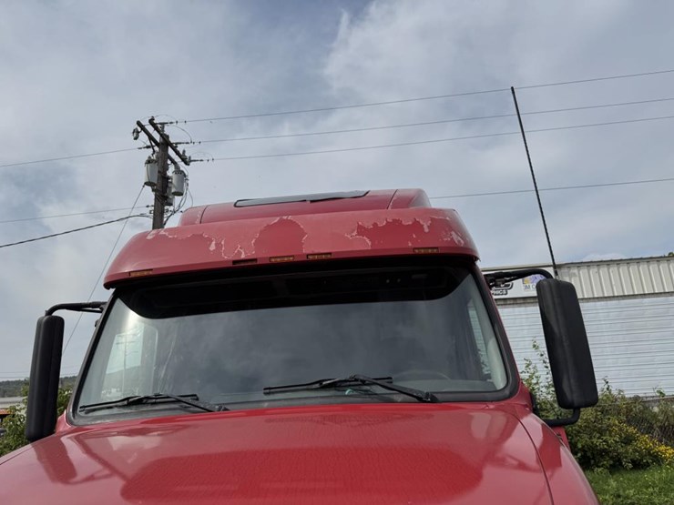 #1097-•-2006-volvo-ve-d12-sleeper-semi-tractor-image-9