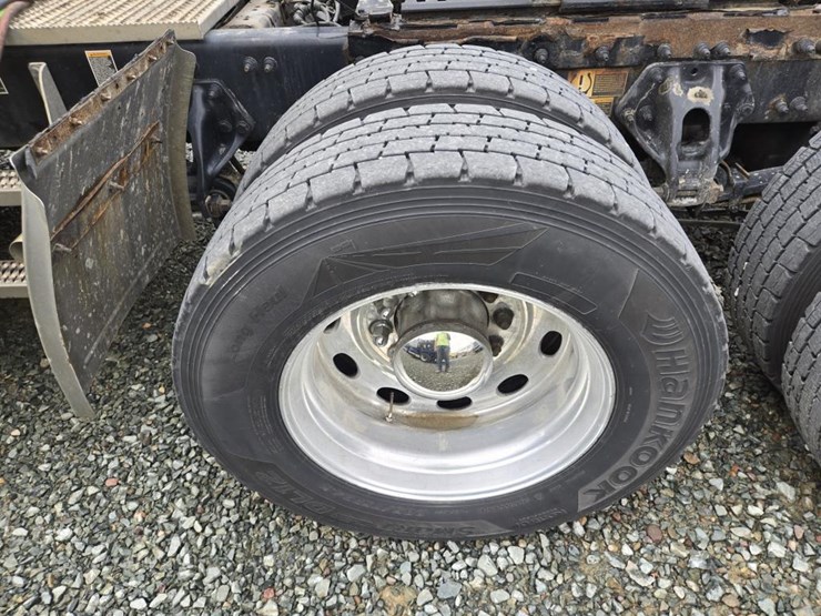 2019-peterbilt-579-image-78