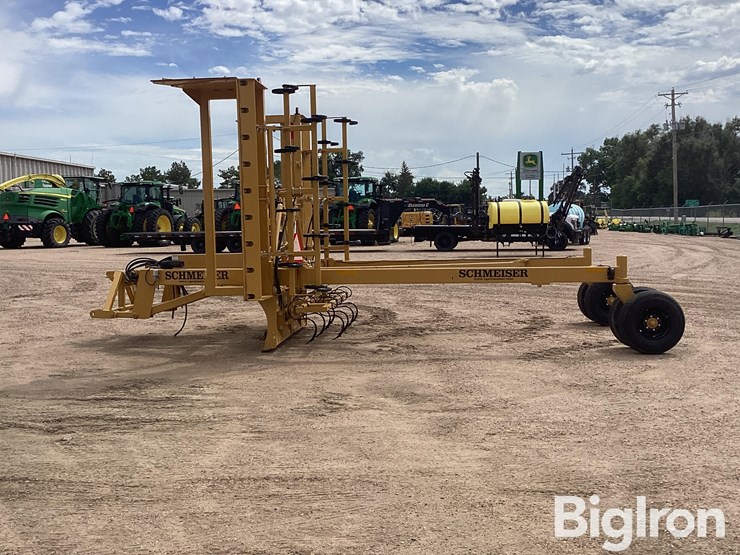 2022-schmeiser-svt24r-24'-varitrak-folding-3-pt-land-leveler-image-8